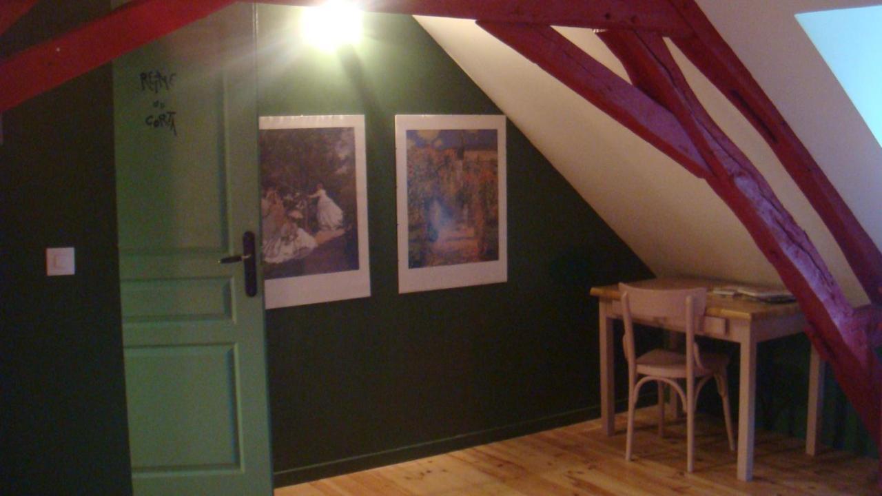 Les Gallerands Bessais-le-Fromental Exterior foto